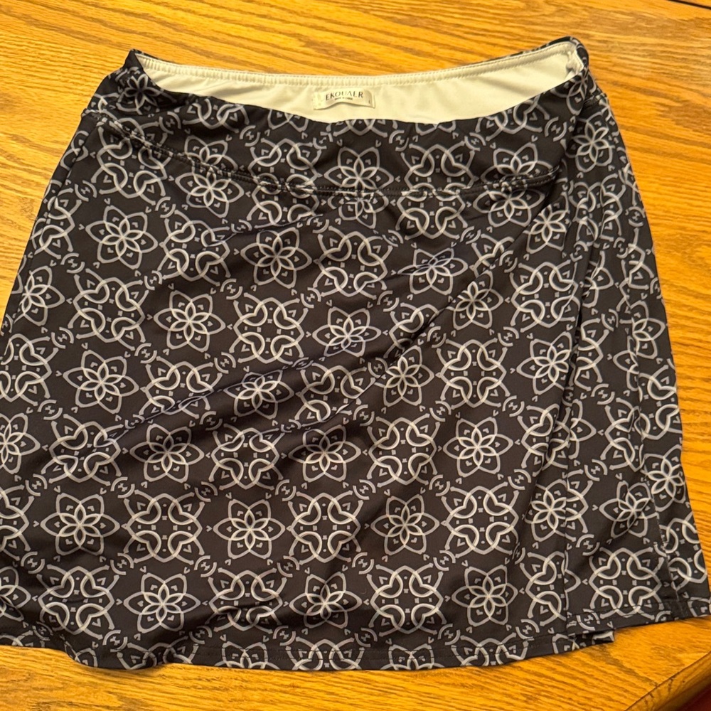 Ekouaer Black and Gray Floral Mini Skirt